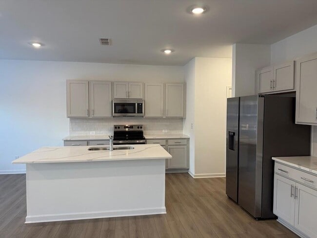 Building Photo - 214 Kinship Dr