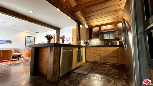 Building Photo - 3617 Maplewood Ave