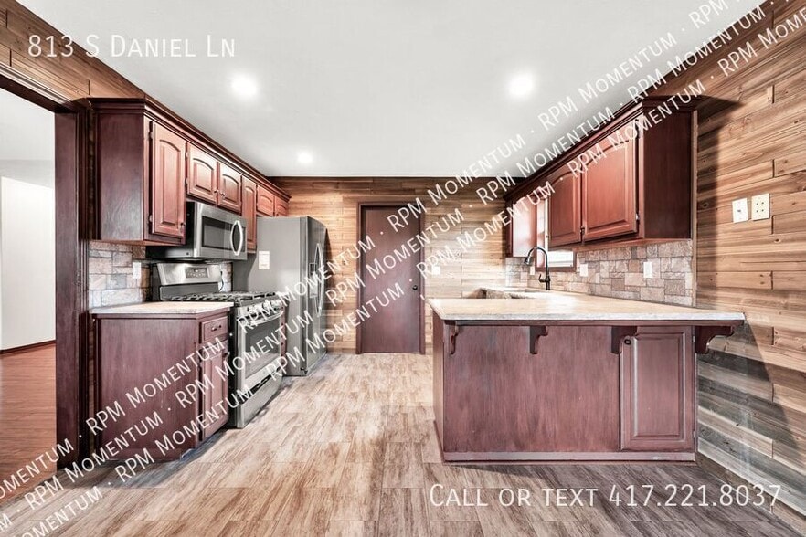 Building Photo - 813 Daniel Ln