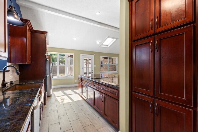Building Photo - 3010 Westerland Dr