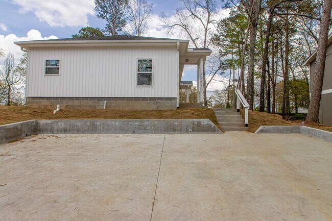 Building Photo - 2015-2017 Scotty Ct