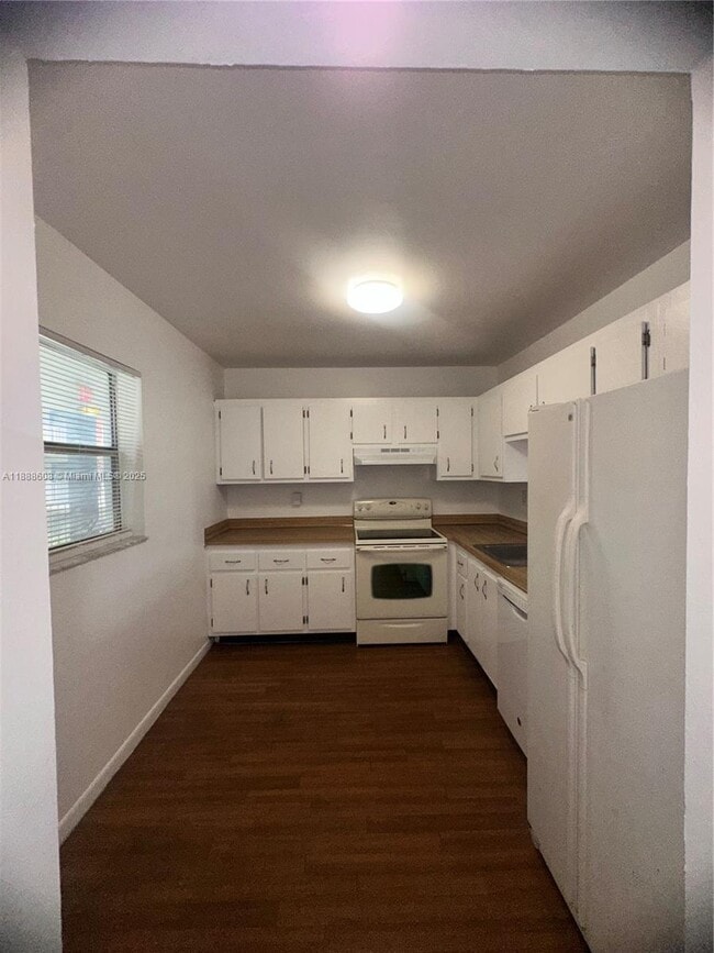 Building Photo - 1800 SW 81st Ave