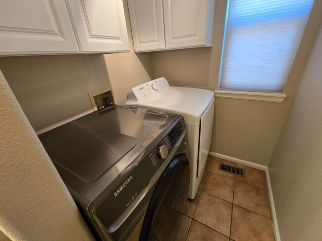 Building Photo - Beautiful and Fresh Updated Four Bedroom Home on a Corner Lot in Rock Creek!