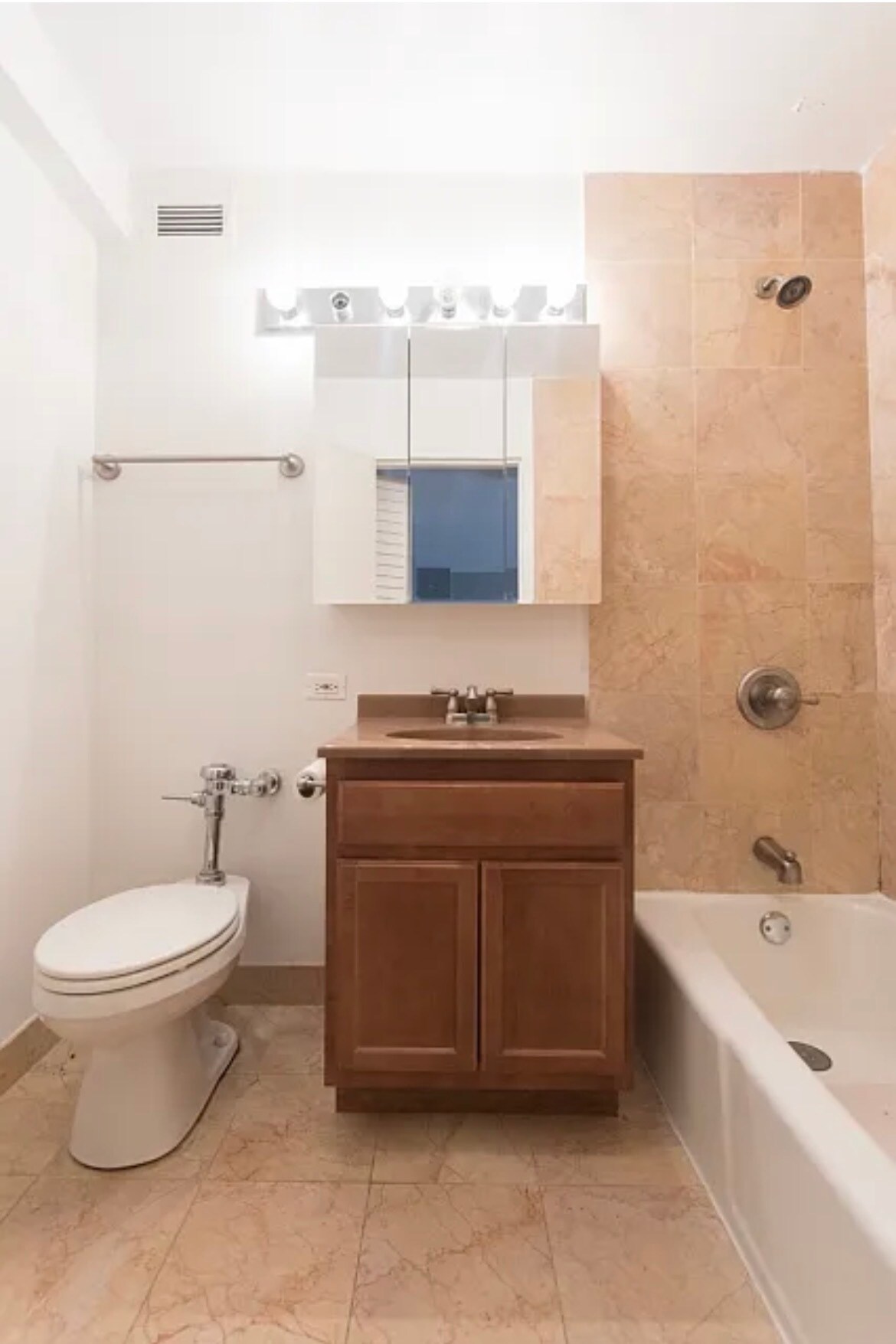 Building Photo - 222 E Pearson St