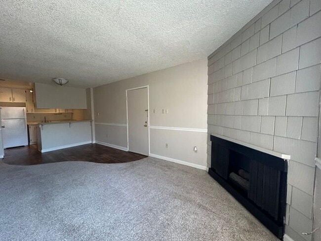 Building Photo - Upstairs Charming 1 bedroom with Large Pat...