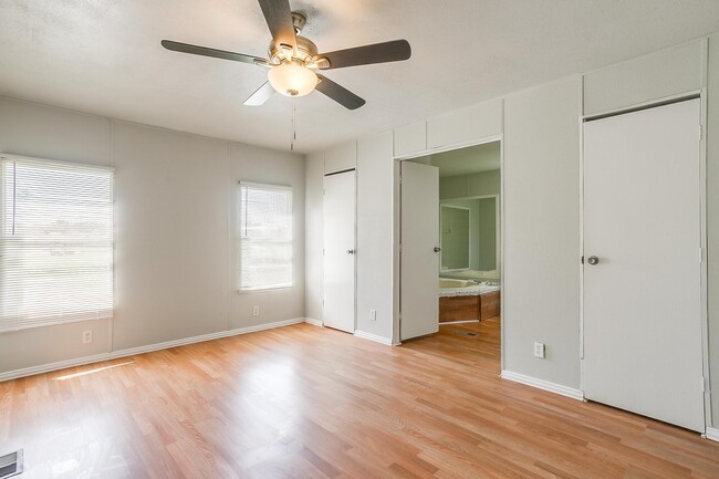 Building Photo - 149 Valley Meadows Dr