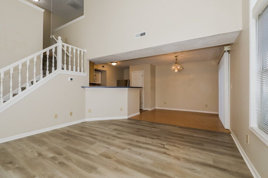 Building Photo - 1541 Brookfield Cir