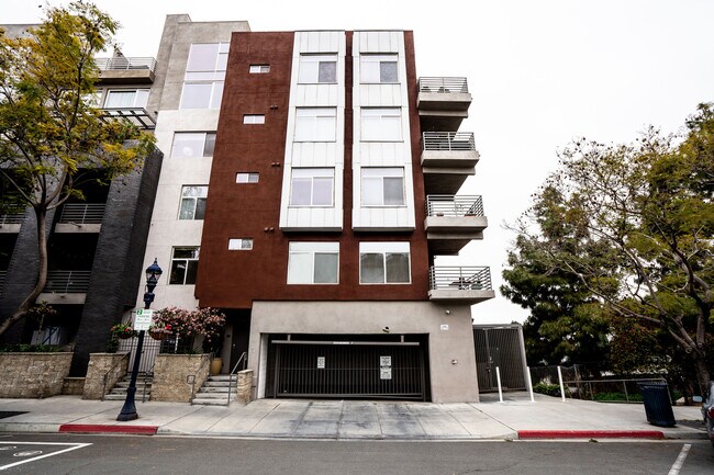 Building Photo - 1642 7th Ave