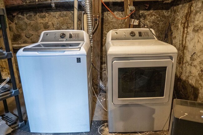 Building Photo - 104 Union St