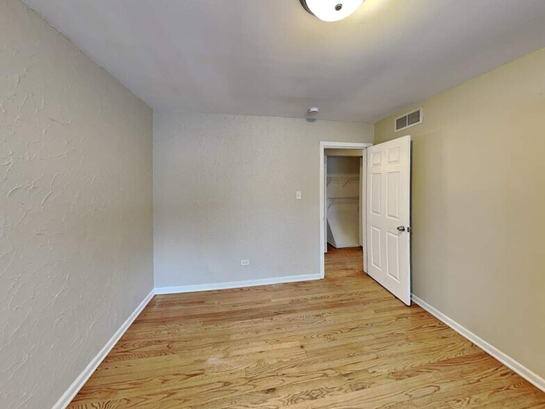 Building Photo - 144 E Drummond Ave