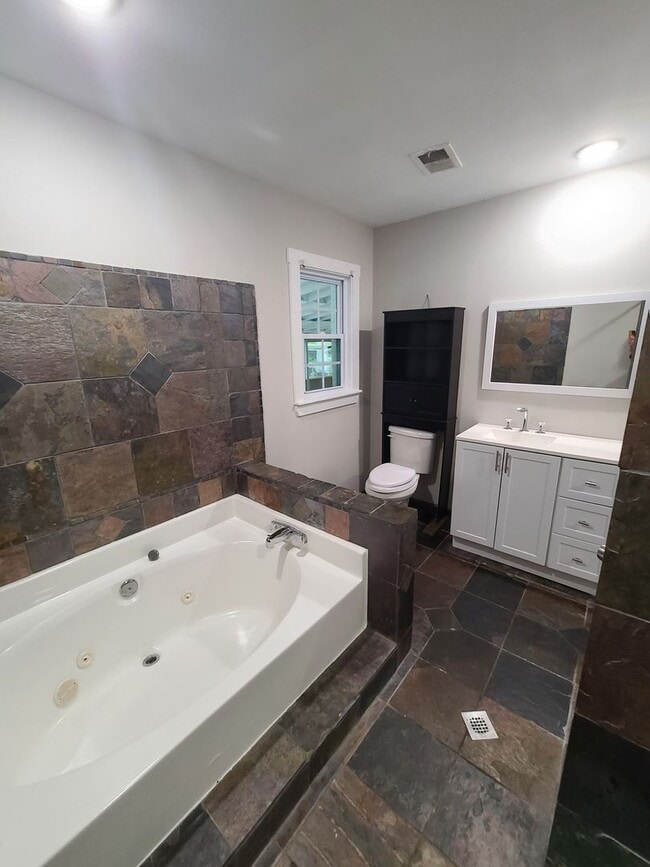 Building Photo - Comfortable Living in the Heart of Goose Creek