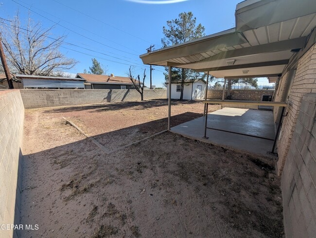 Building Photo - 410 9th St NE