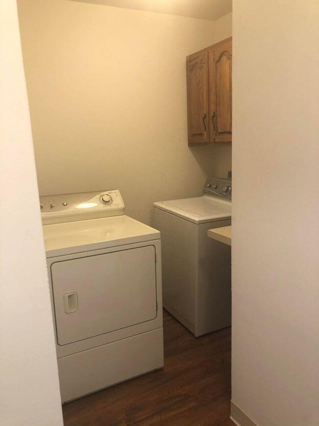 Building Photo - 1391 Bluff Ave