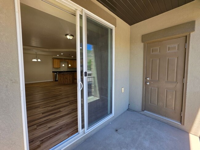 Building Photo - HONEY! Stop Scrolling! Luxury Centerville Stunner!