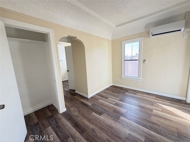 Building Photo - 932 W 74th St