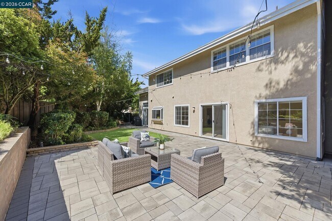 Building Photo - 601 Ambience Way