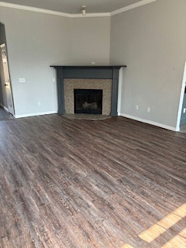 Building Photo - 4013 Red Apple Terrace