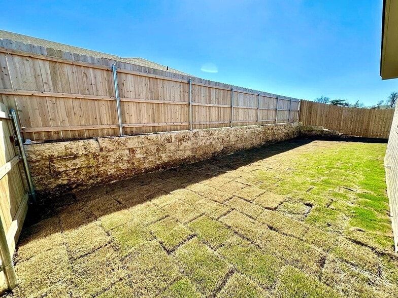 Building Photo - 706 Tower Mill Ct