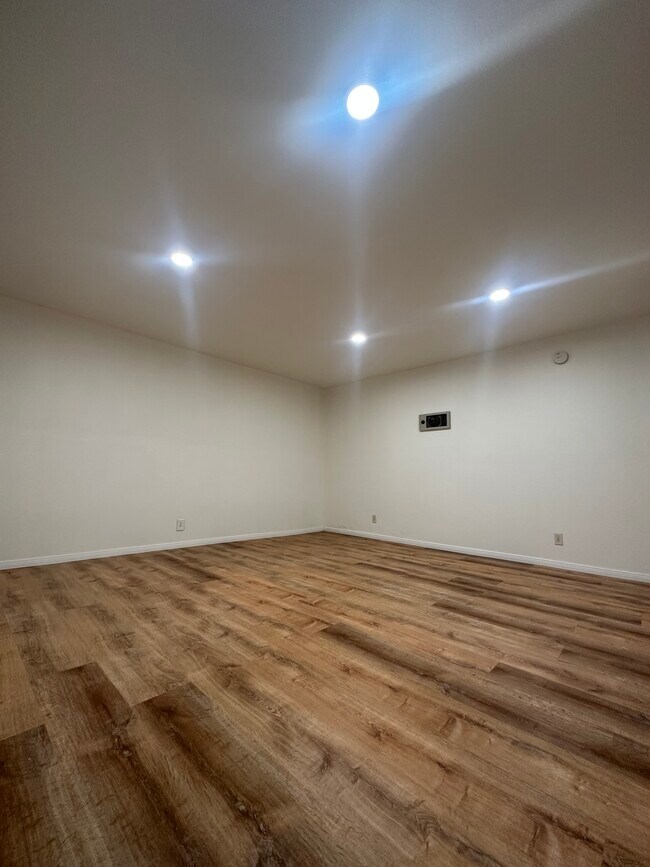 Primary Photo - 5884 Estelle St