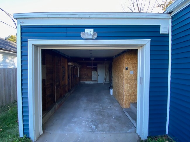 Building Photo - 604 W Worley St