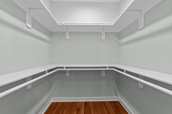 Building Photo - Modern 3 Bedroom home inside Downtown Raleigh, Fenced-in Backyard, Updated Kitchen, Pet Friendly!