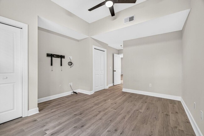 Building Photo - Modern Comfort in the Heart of Johns Island