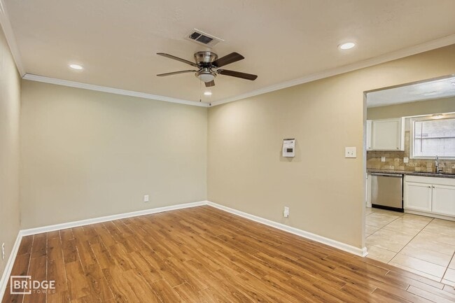 Building Photo - 15710 Sandy Hill Dr