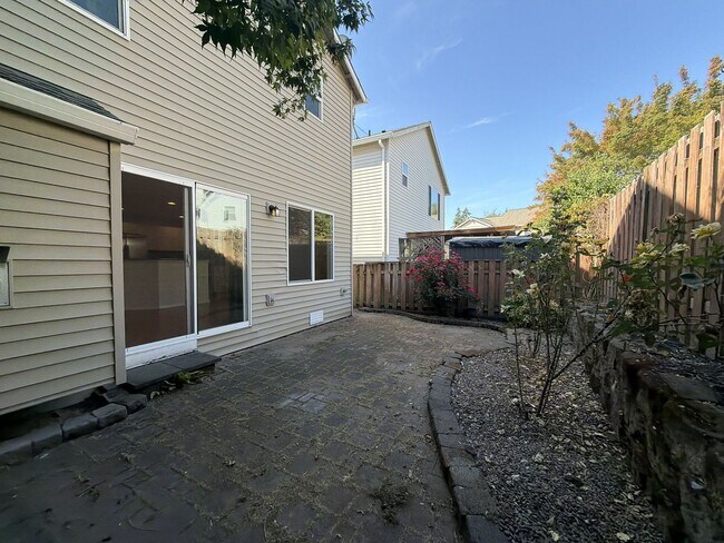 Building Photo - 5042 NE Schoeler Cir