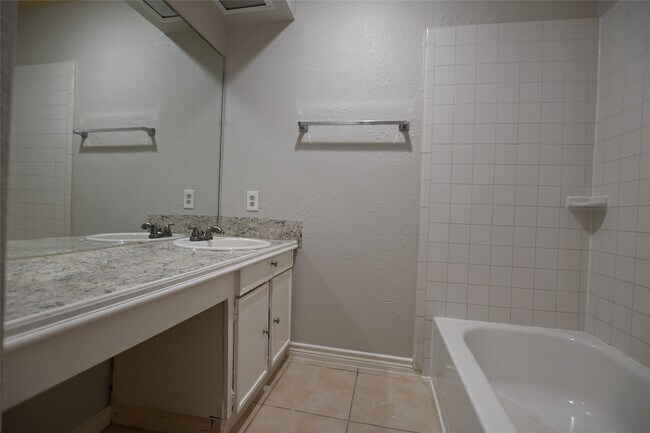 Building Photo - 4615 Fitzwater Dr