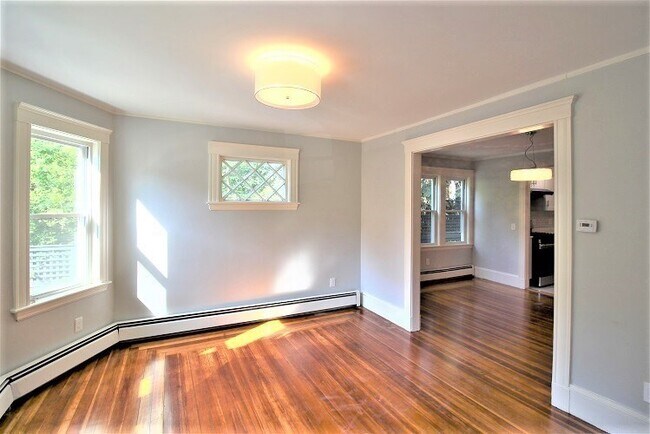 Building Photo - 8 Thurston Rd