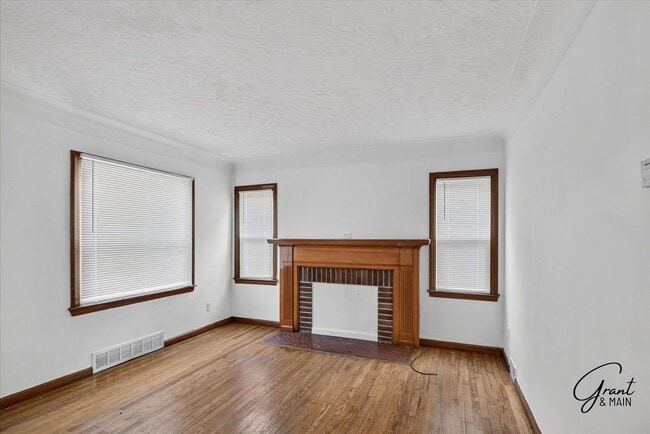 Building Photo - 11434 Laing St