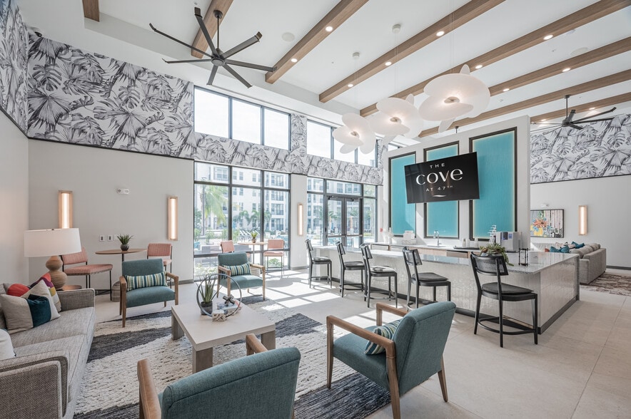 Lobby - Bar Area - Cove at 47th