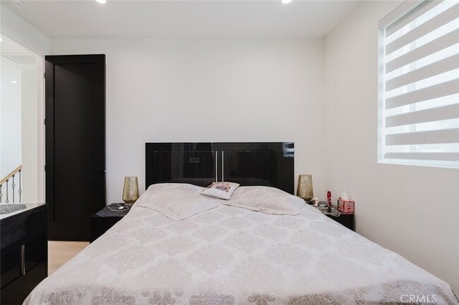 Building Photo - 13540 Hamlin St