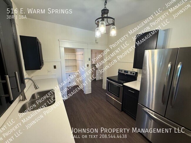 Building Photo - 516 E Warm Springs Ave