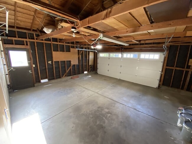 Building Photo - ALMADEN VALLEY - Spacious single story home with fenced yard, great location