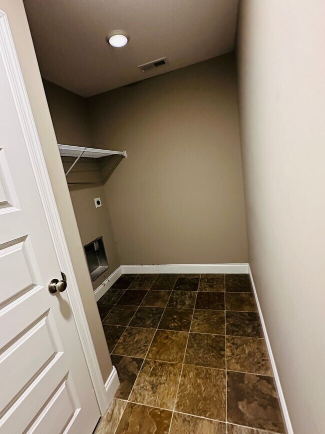 Building Photo - Stunning 2023-Built Home in Powell – Quiet Cul-de-Sac Living!