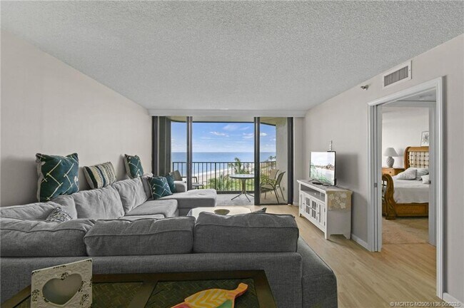 Building Photo - 9650 S Ocean Dr