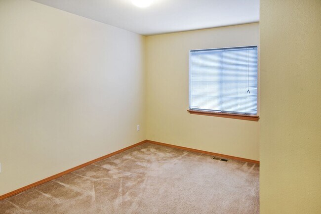 Building Photo - Beautiful Home Located in Coupeville!