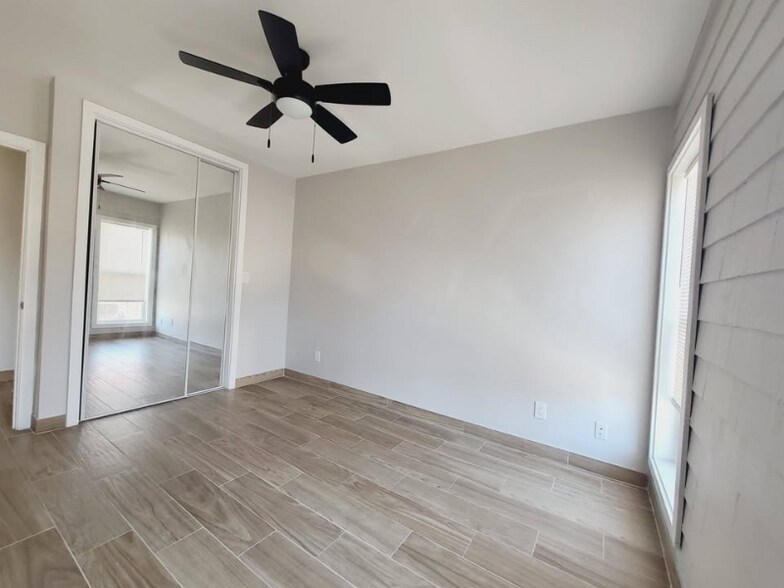 Building Photo - 9949 Pinewood Ave