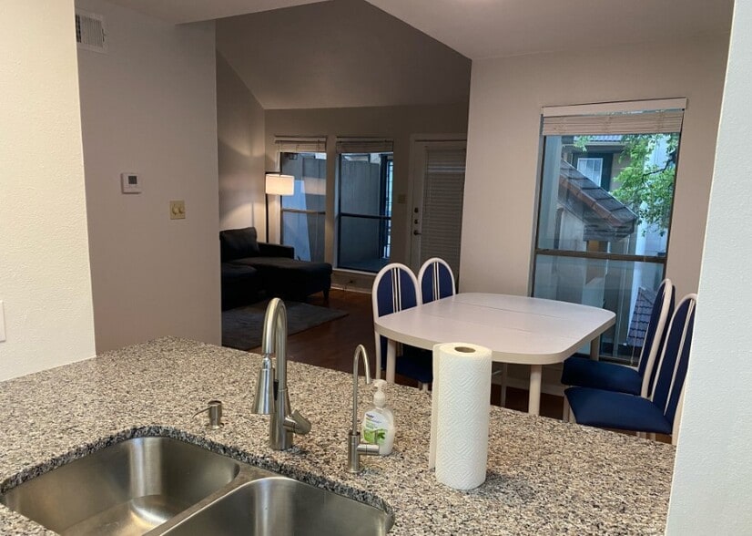 Building Photo - 2110 Rio Grande St