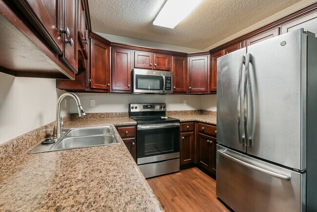 Building Photo - 87 Wren St