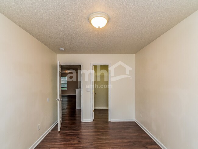 Building Photo - 1212 Whitman Dr