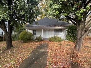 Building Photo - 704 Watkins St