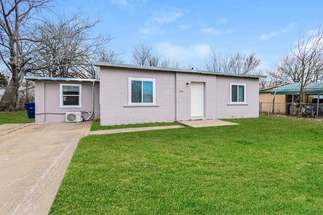 Building Photo - 1531 N Indianapolis Ave