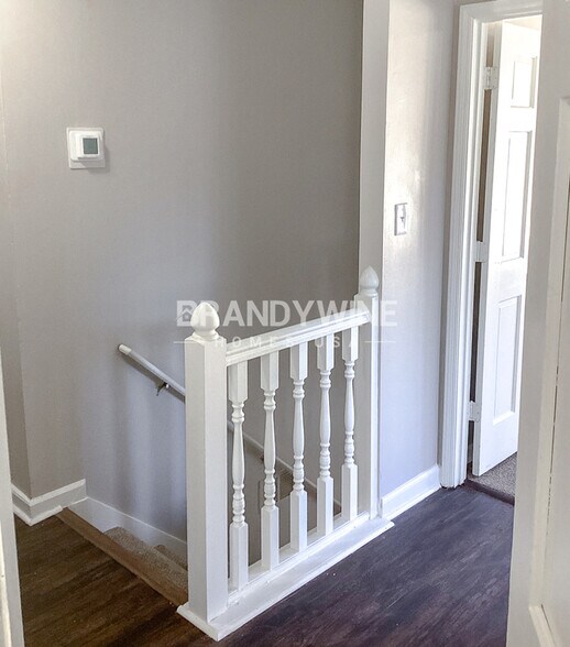 Building Photo - 1577 Linksview Close