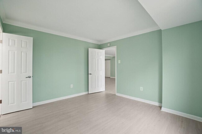 Building Photo - 1515 S Arlington Ridge Rd