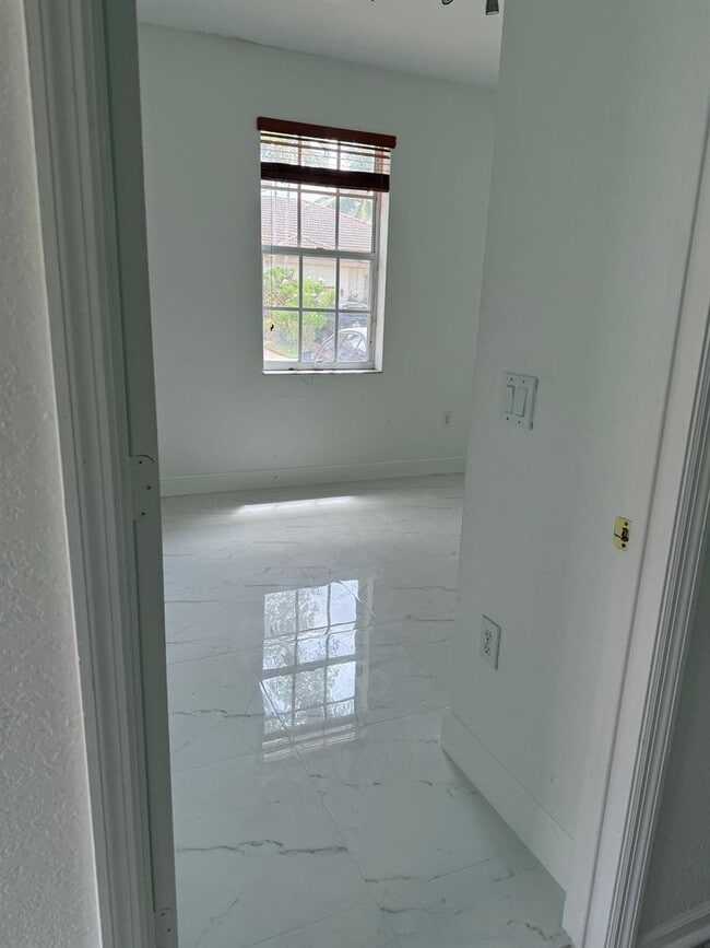 Building Photo - 1720 NW 78th Way