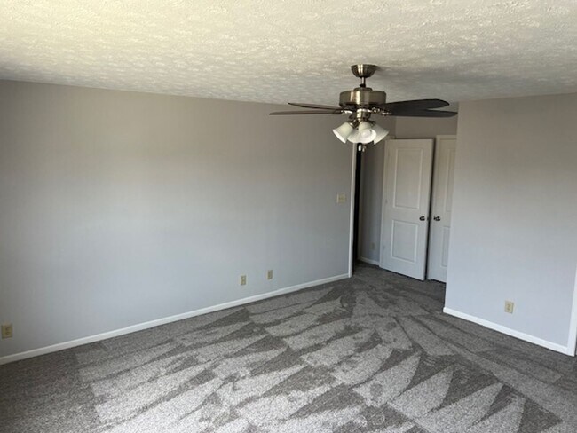 Building Photo - 218 Equestrian Dr