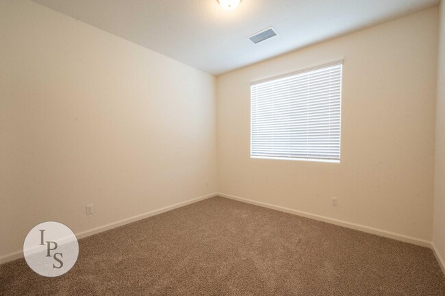 Building Photo - 1457 Las Rosas Ave