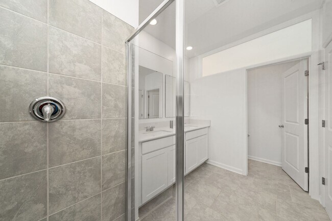 Building Photo - 3330 Laurent Lp